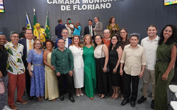 UFPI de Floriano homenageia reitora e vice