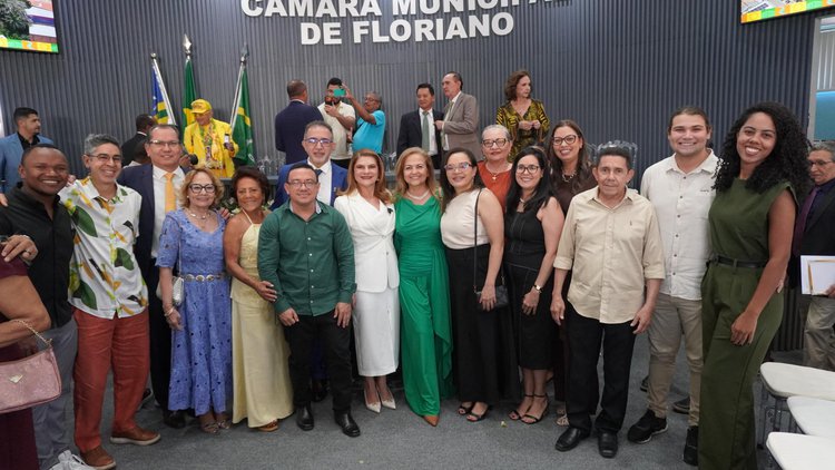 UFPI de Floriano homenageia reitora e vice.